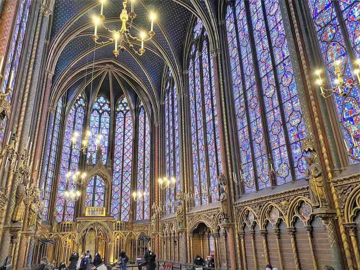 cửa sổ gothic