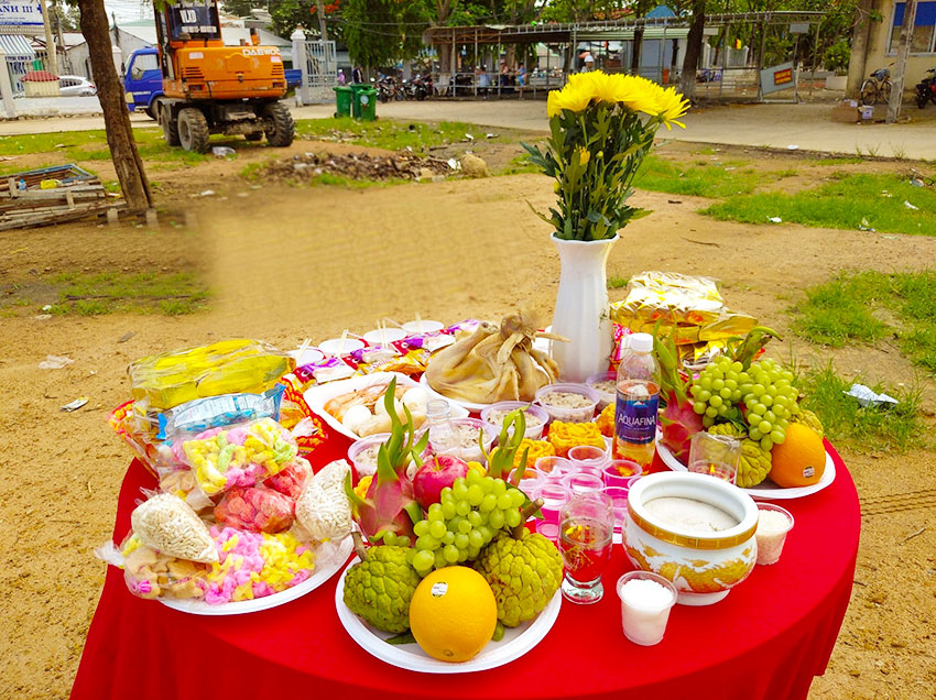 Cho người khác mượn tuổi làm nhà có sao không