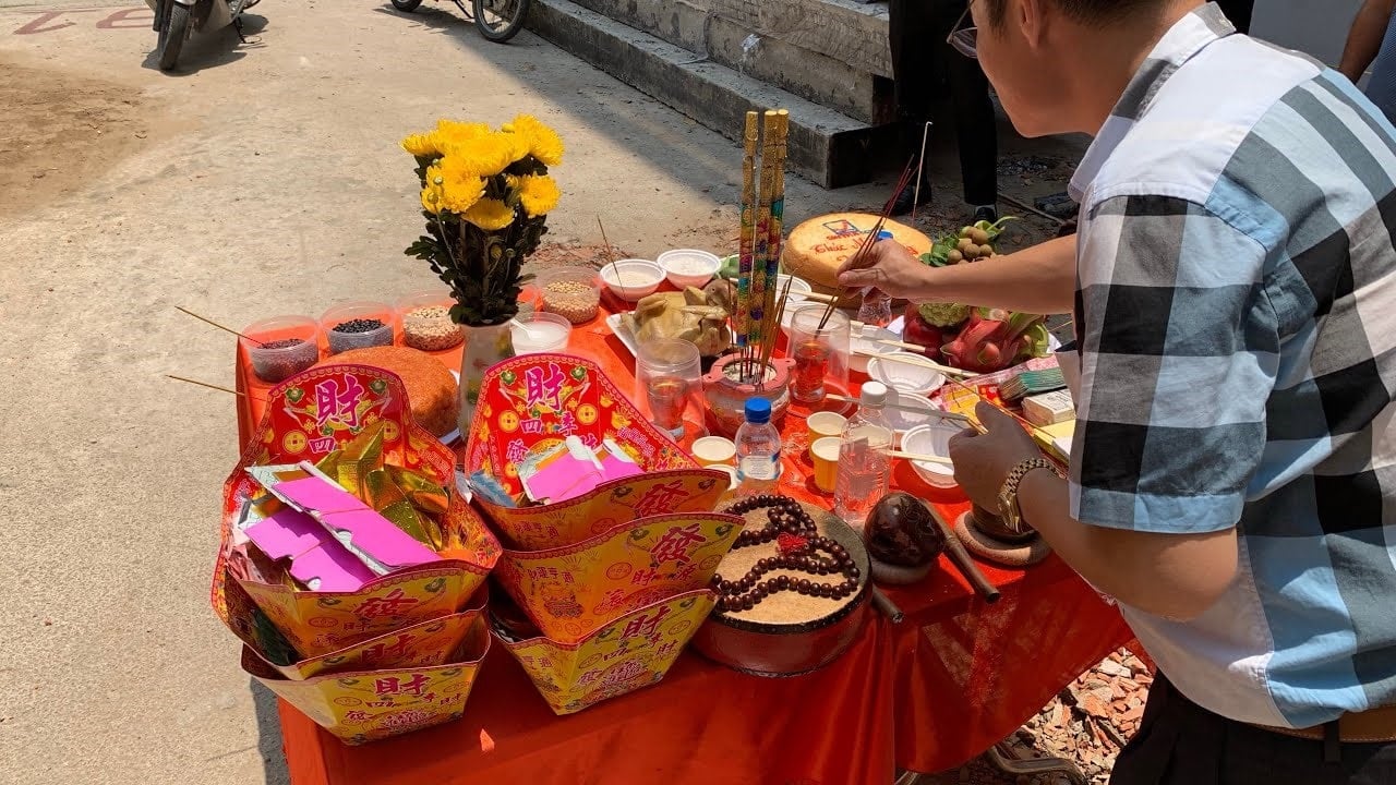 người cho mượn tuổi làm nhà có bị đen không