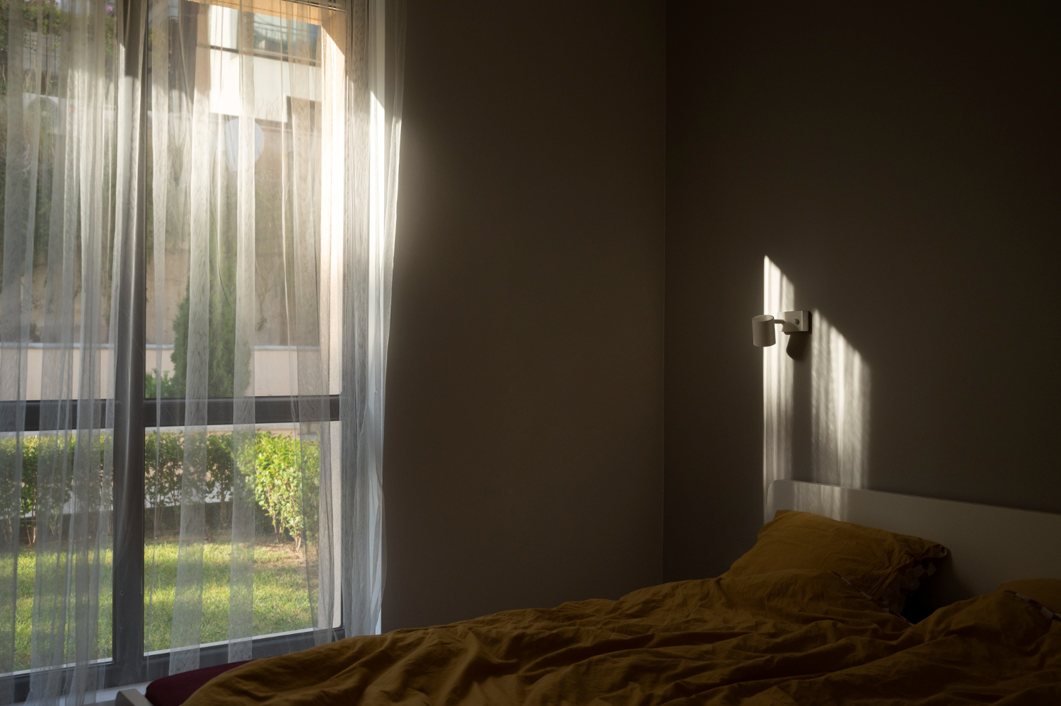 Thiết kế ánh sáng nội thất: Nguyên lý và ứng dụng cho phòng khách, phòng ngủ 6 thiết kế ánh sáng phòng ngủ