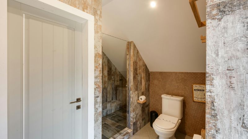 chiều rộng cửa nhà vệ sinh