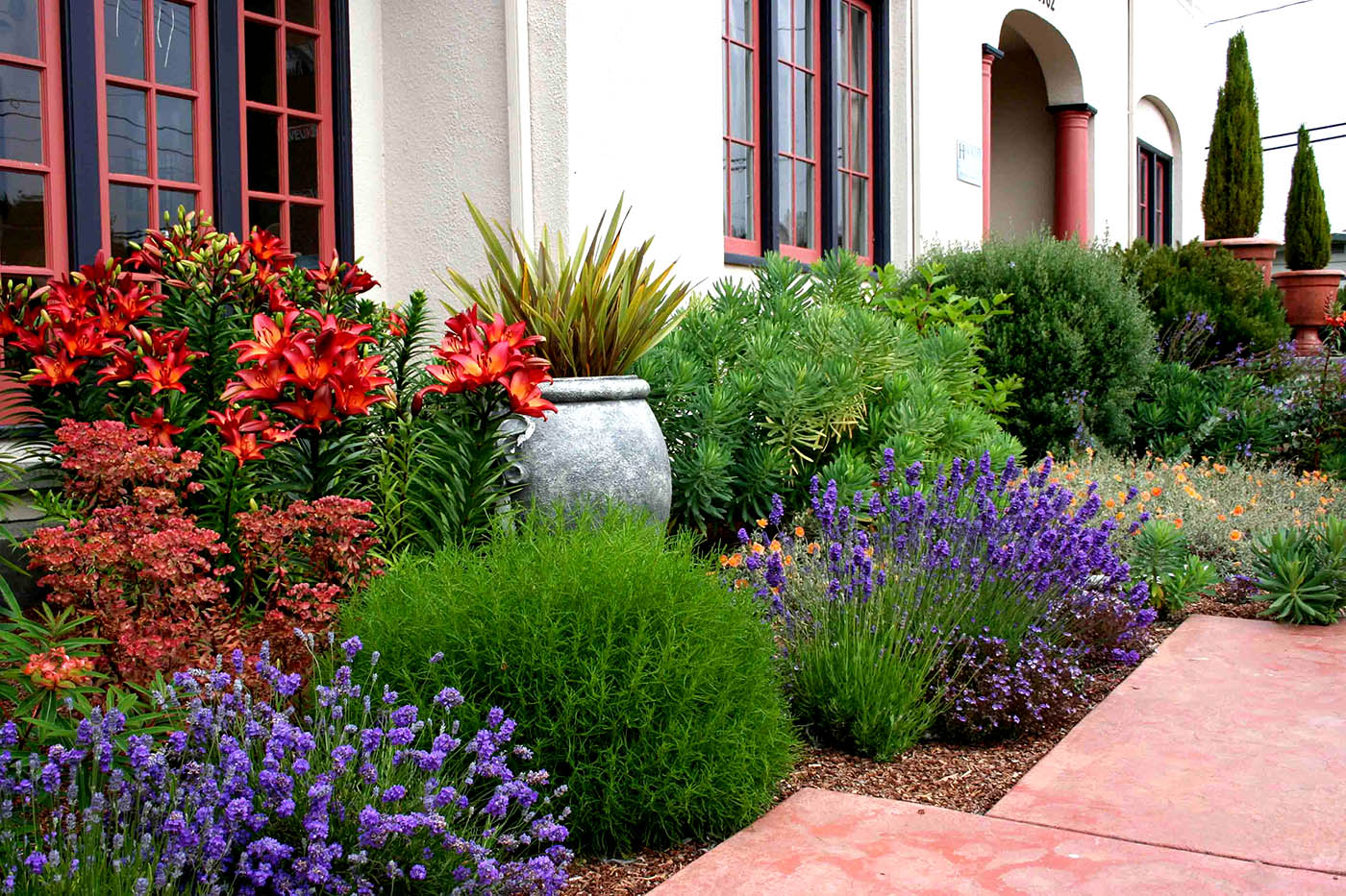 Sân vườn Địa Trung Hải: Top mẫu thiết kế đẹp 2025 17 sân vườn phong cách địa trung hải