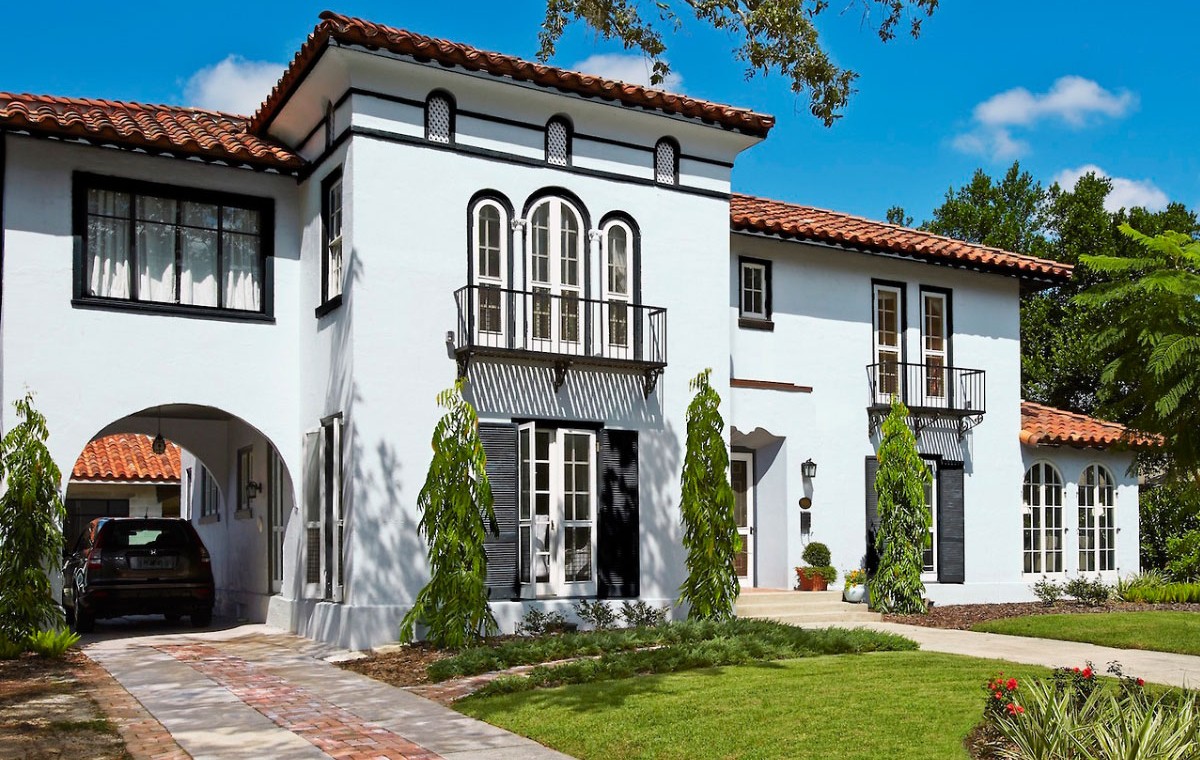 nhà 2 tầng phong cách địa trung hải