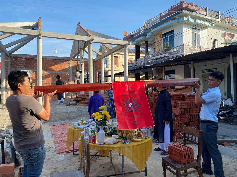 Gác đòn dông là gì? Mẫu văn khấn và bài cúng gác đòn dông chuẩn 2025 5 lễ cúng gác đòn dông