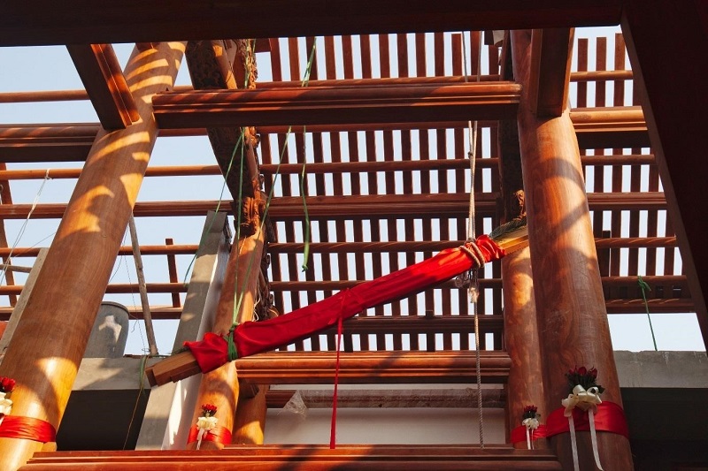 Gác đòn dông là gì? Mẫu văn khấn và bài cúng gác đòn dông chuẩn 2025 2 gác đòn dông