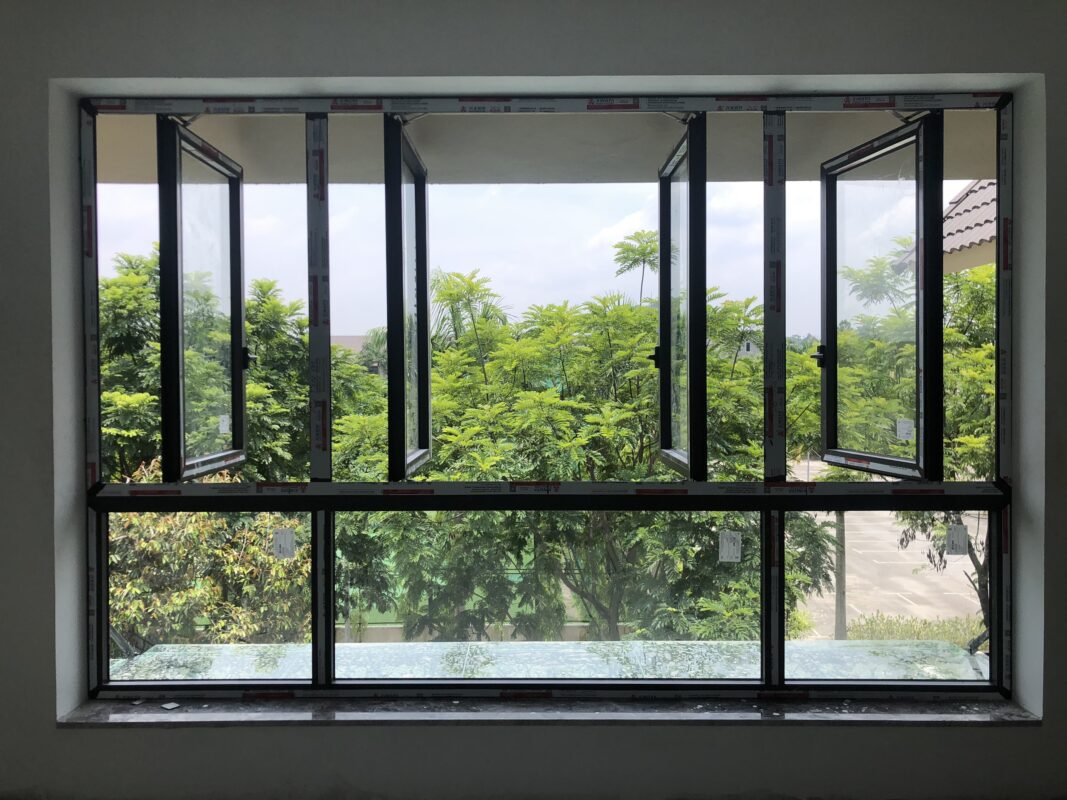 so sánh cửa nhựa composite và cửa nhôm xingfa 