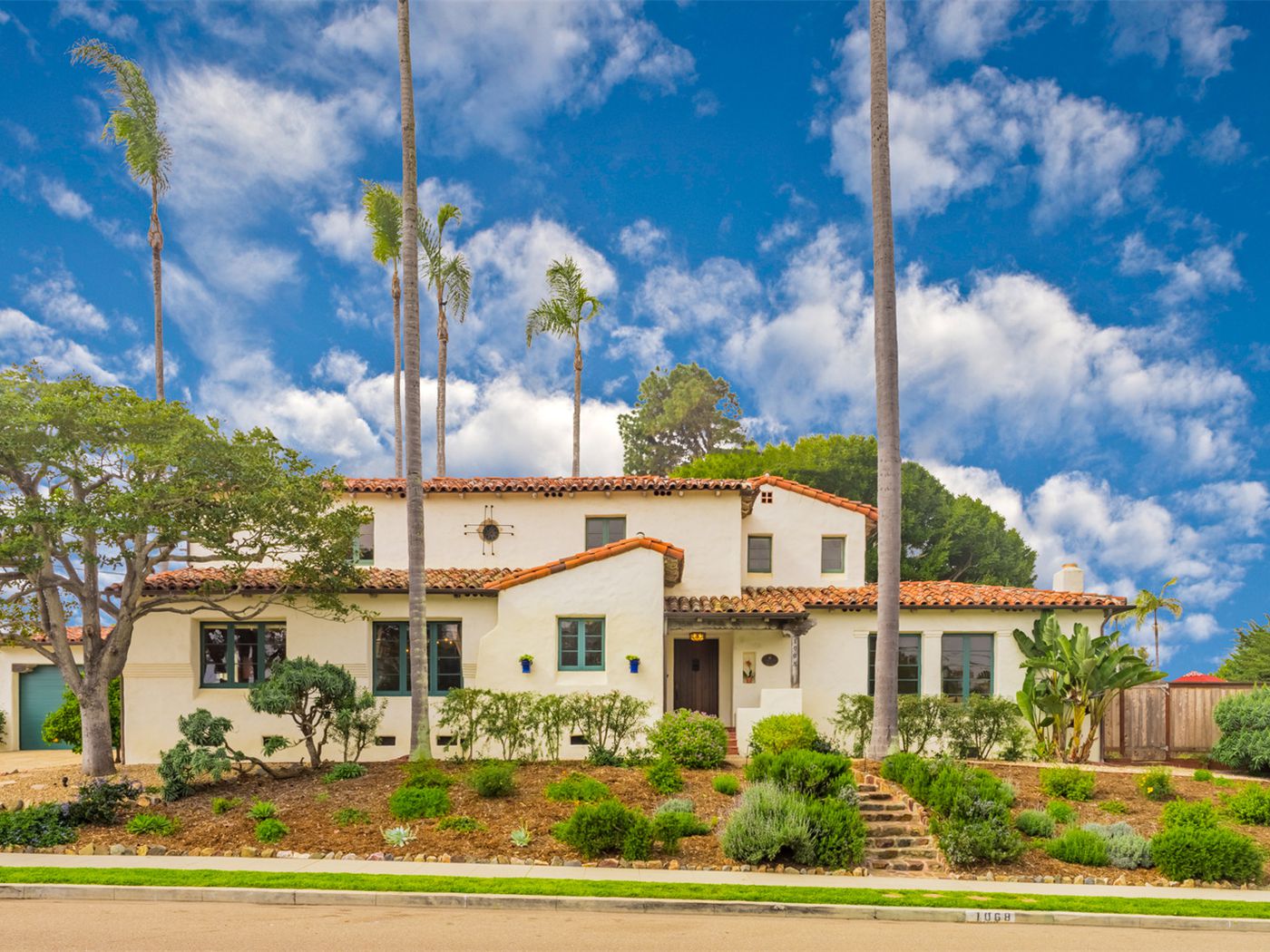 Sân vườn Địa Trung Hải: Top mẫu thiết kế đẹp 2025 6 thiết kế sân vườn địa trung hải