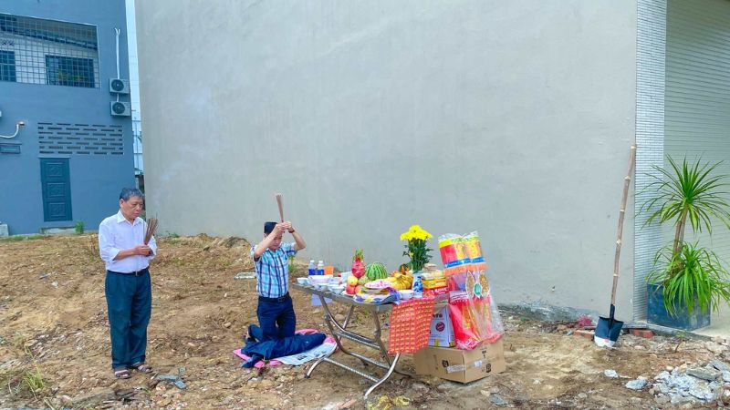 Văn khấn mượn tuổi làm nhà: Động thổ, đổ mái, về nhà mới 2025 18 văn khấn mượn tuổi làm nhà