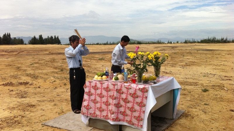 Văn khấn mượn tuổi làm nhà: Động thổ, đổ mái, về nhà mới 2025 19 văn khấn về nhà mới cho người mượn tuổi