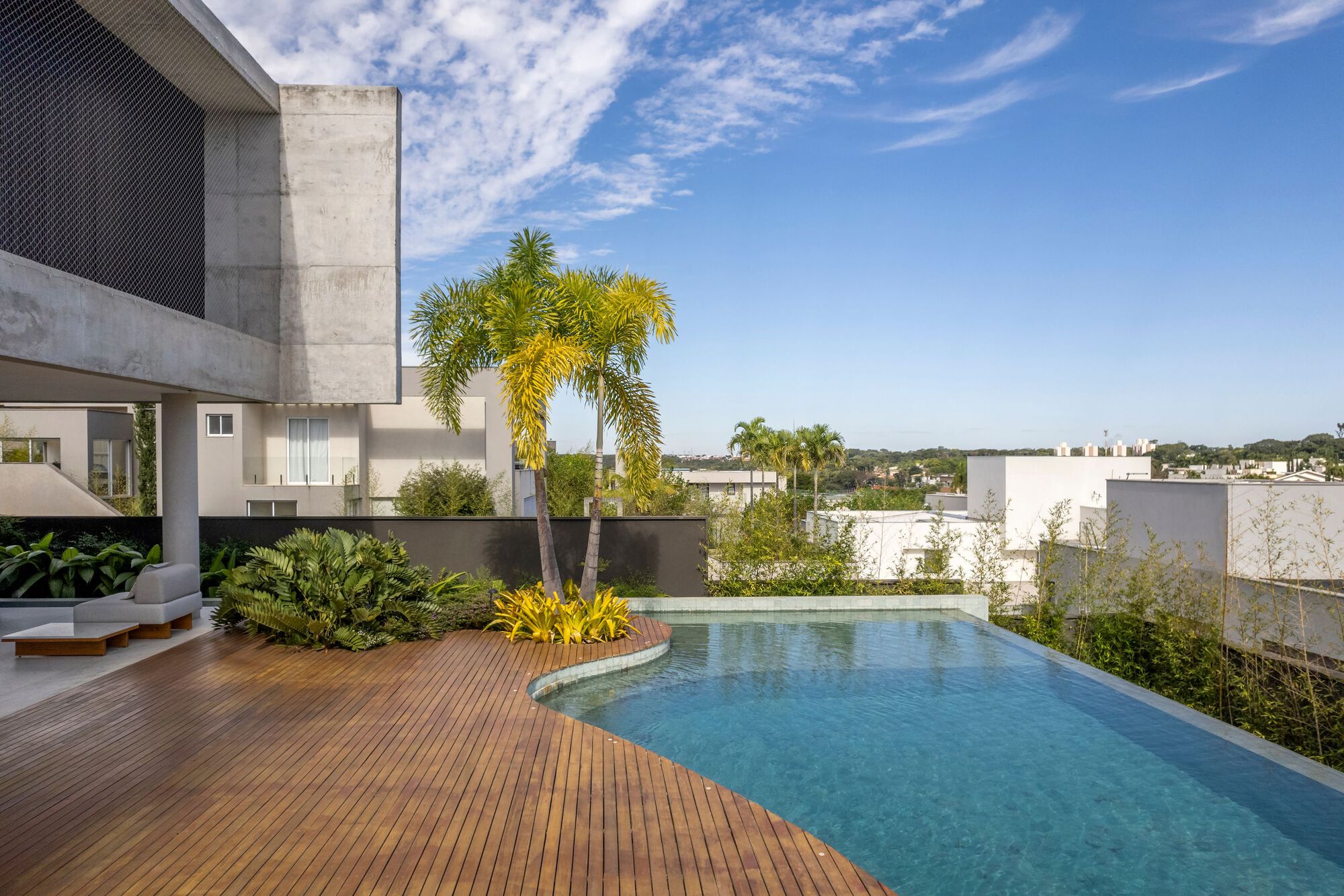 Thiết kế biệt thự có hồ bơi: 50+ mẫu hiện đại, nhà vườn & mini đẹp mê ly 25 biệt thự có hồ bơi trên sân thượng