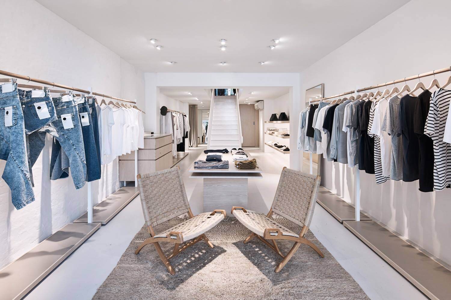 thiết kế shop quần áo nữ nhỏ đẹp