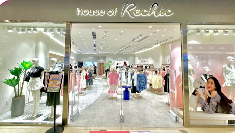 mẫu thiết kế shop quần áo nữ