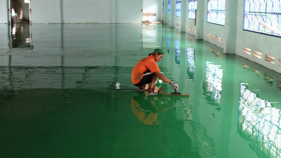 Sơn epoxy tự san phẳng là gì? Ưu điểm, quy trình thi công & báo giá 2026 14 epoxy tự san phẳng