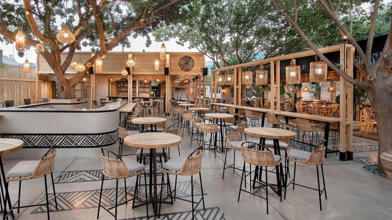 Thiết kế quán cafe theo diện tích và phong cách đẹp nhất 2026 4 thiết kế quán cafe sân vườn đơn giản