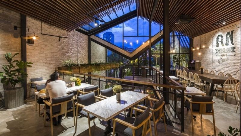 Thiết kế quán cafe theo diện tích và phong cách đẹp nhất 2026 63 thiết kế quán cafe không gian mở