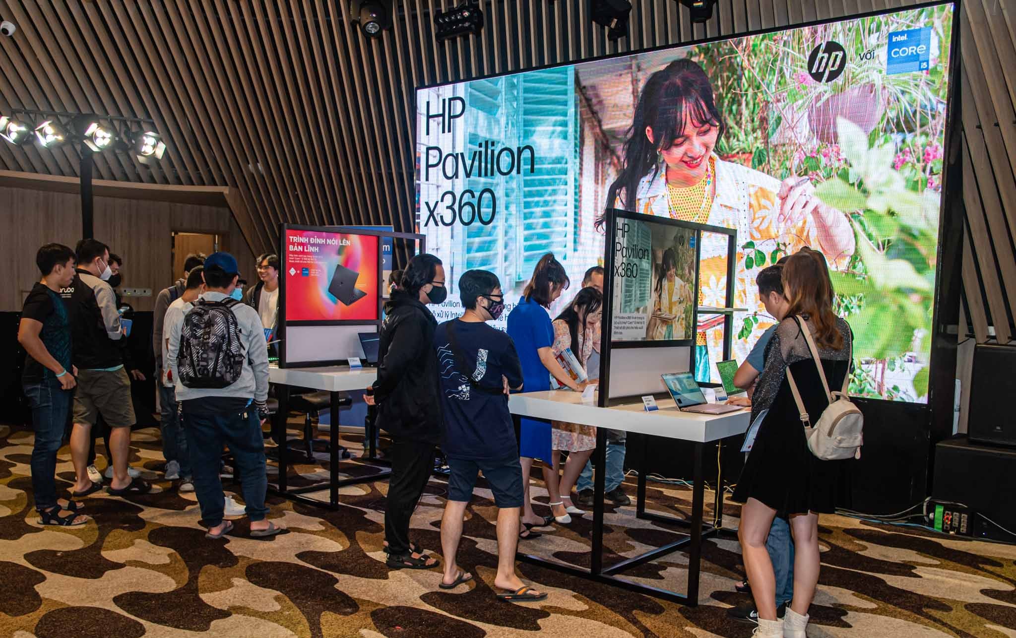 Thiết kế showroom điện máy: Nguyên tắc, mẫu đẹp & báo giá 2026 6 mẫu thiết kế showroom điện máy