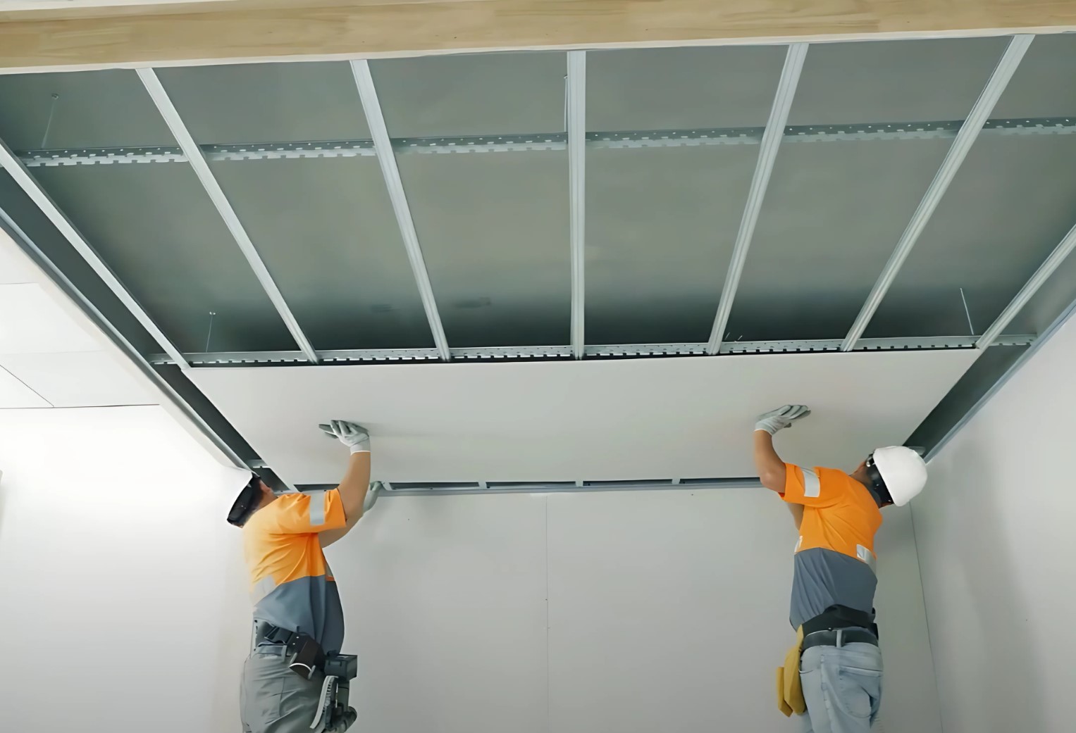 nhà nhỏ có nên làm trần thạch cao không