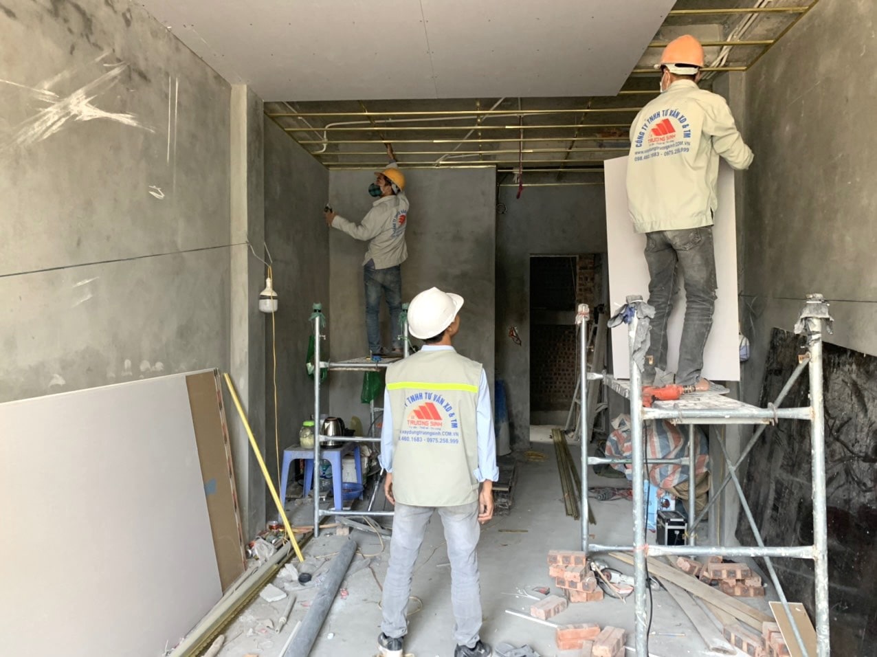 Nhà nhỏ có nên làm trần thạch cao không? Có bị nóng và thấp trần không? 6 nhà nhỏ có nên làm trần thạch cao không