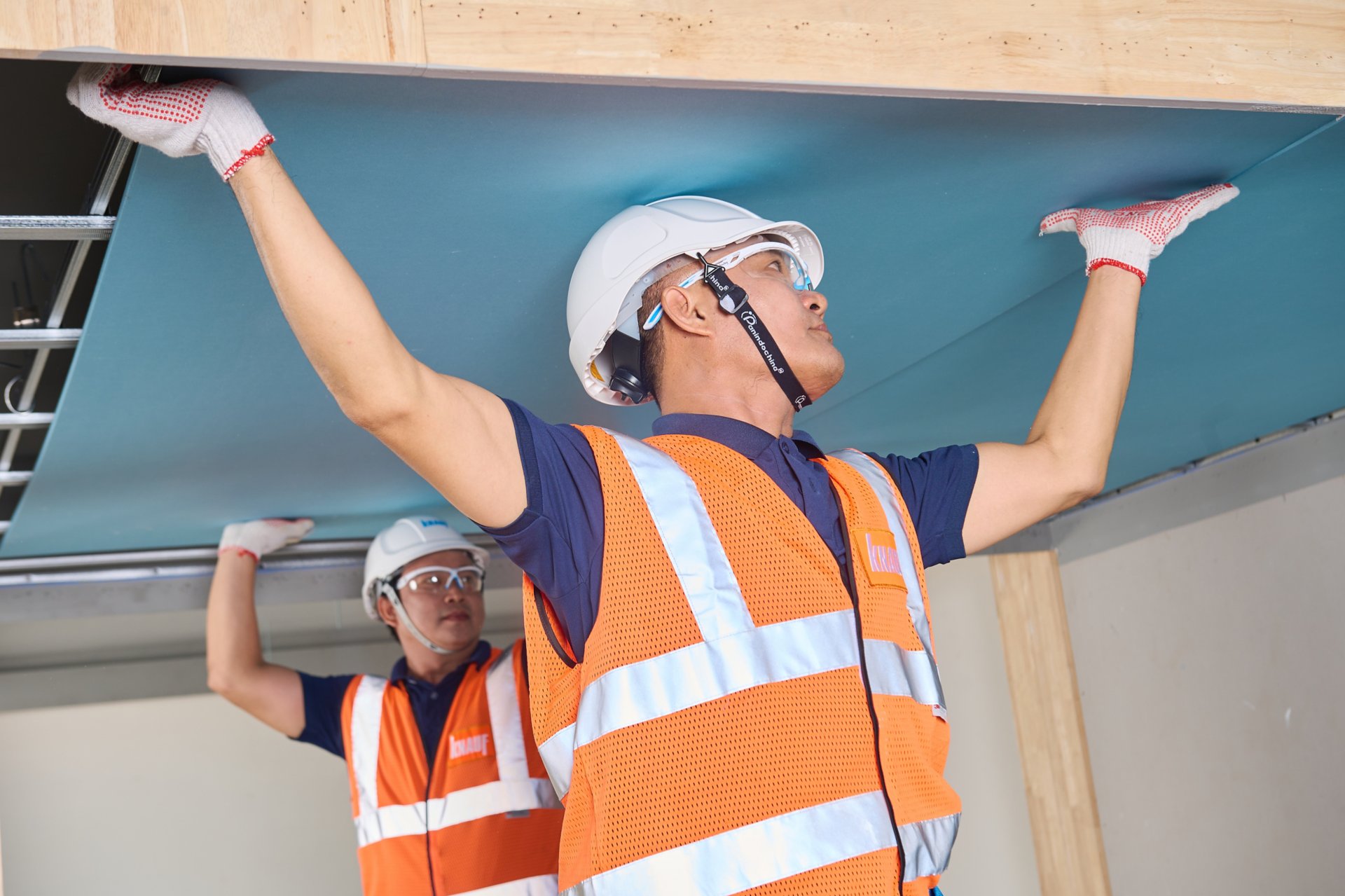 Nhà nhỏ có nên làm trần thạch cao không? Có bị nóng và thấp trần không? 3 nhà nhỏ có nên làm trần thạch cao không