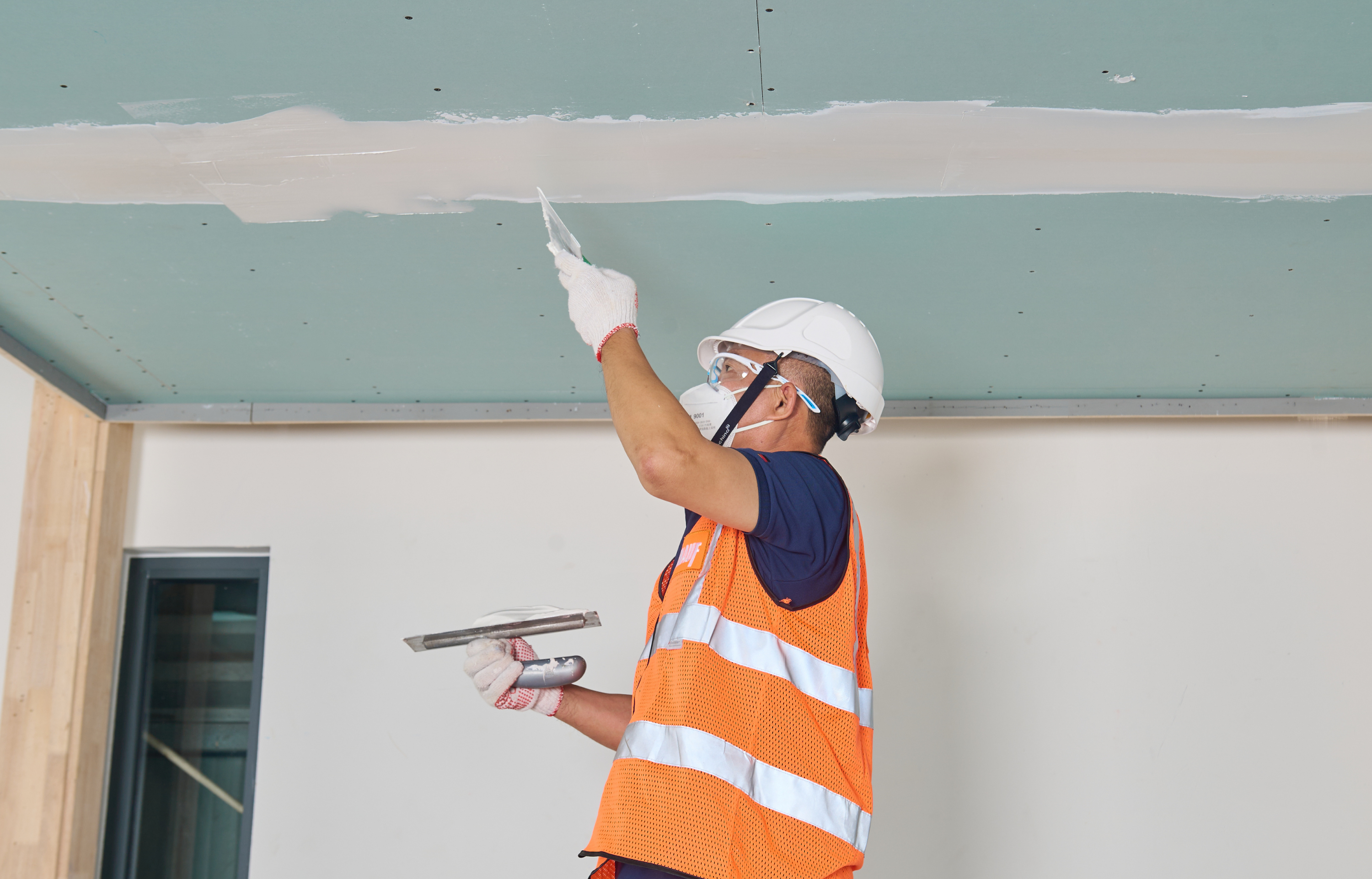 Nhà nhỏ có nên làm trần thạch cao không? Có bị nóng và thấp trần không? 2 nhà nhỏ có nên làm trần thạch cao không