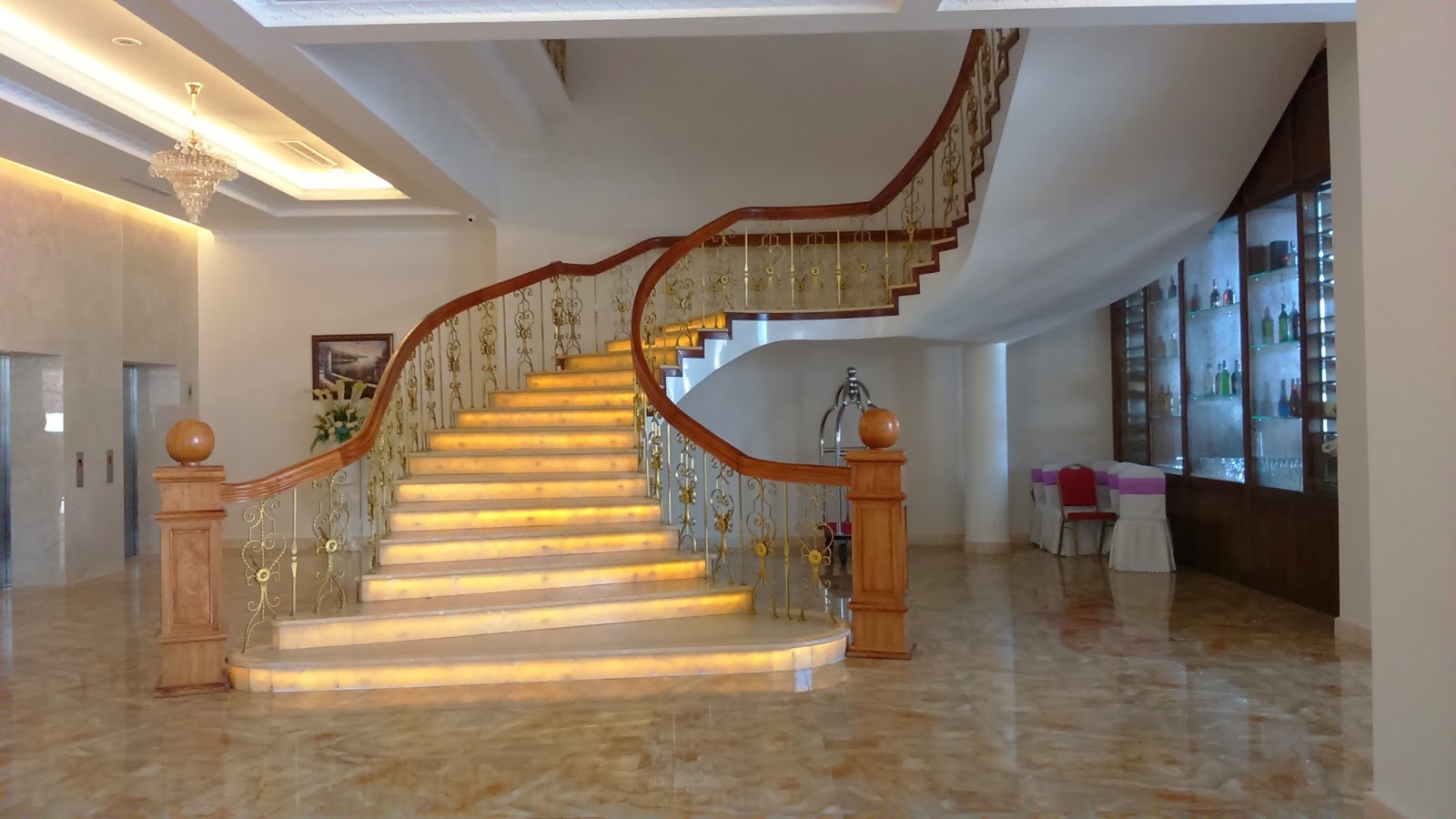 mẫu trần xuyên sáng