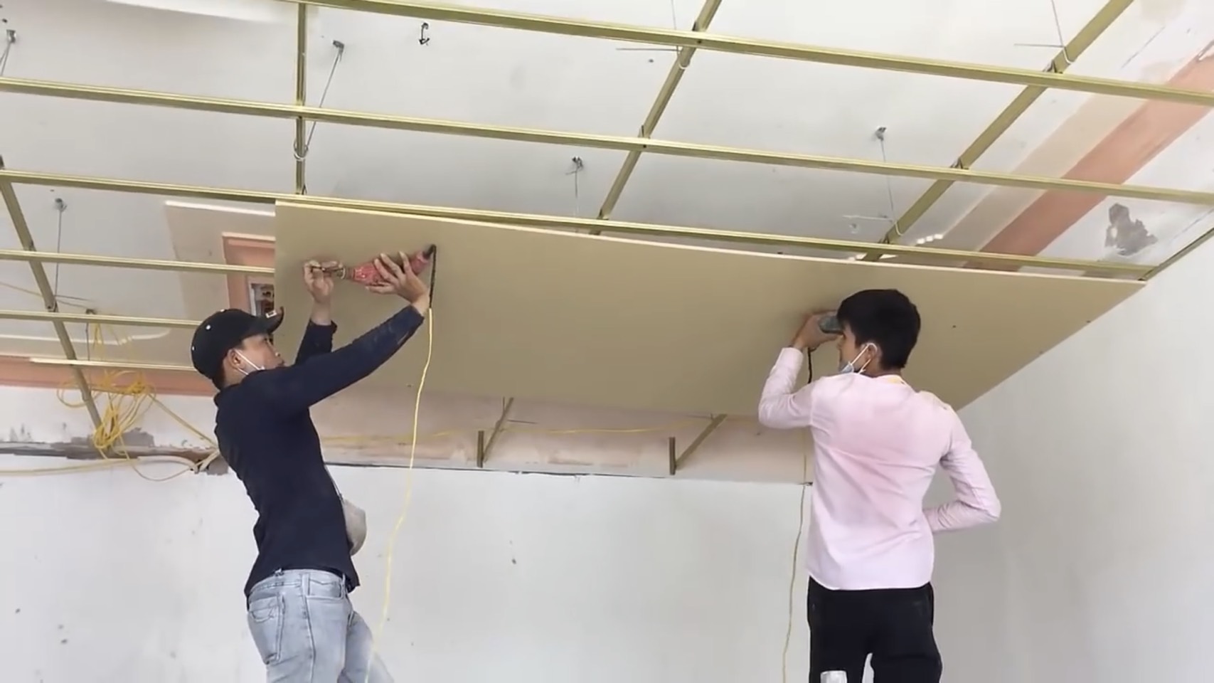 Nhà nhỏ có nên làm trần thạch cao không? Có bị nóng và thấp trần không? 8 nhà nhỏ có nên làm trần thạch cao không